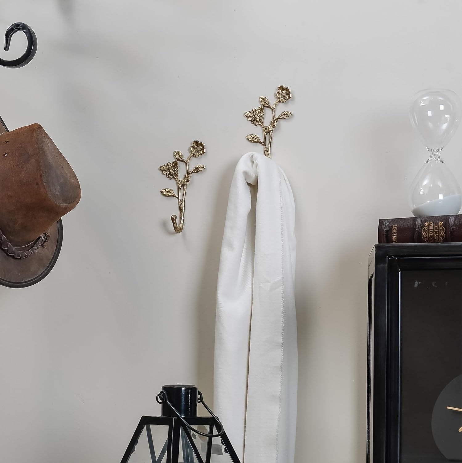 SOFFEE DESIGN 2pcs Metal Dark Gold Coat Hooks with 3D Bee & Flowers Shape, for Entryway, Bathroom, Bedroom Farmhouse Decoration