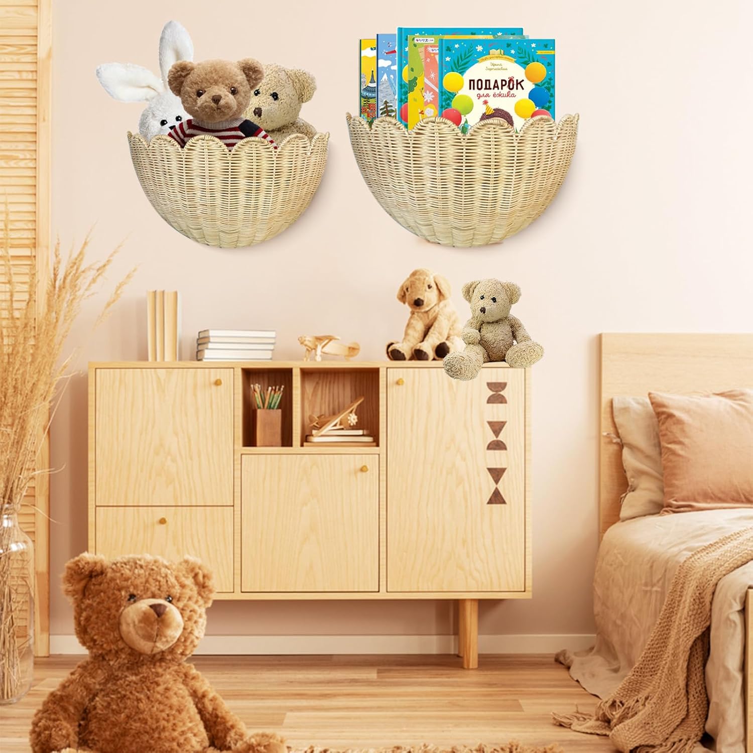 Scalloped Wall Basket, 2pcs Hand Woven Hanging Wicker Wall Baskets Set, Scalloped Rattan Wall Storage & Decor for Home, Bathroom, Kitchen, Living Room (16 x 12 x 7 & 14 x 8 x 6 Inch)