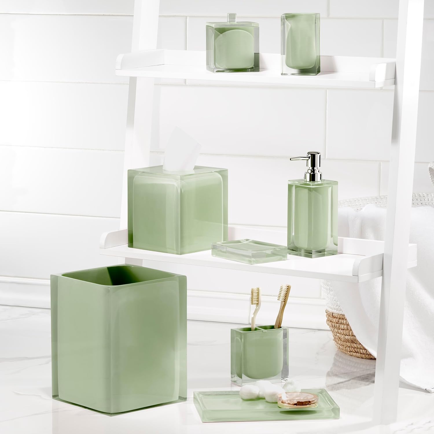 Izod - Soap Dish, Clear Resin Countertop Accessories, Modern Bathroom Decor, Dorm Room Essentials (Marina Collection, Green)