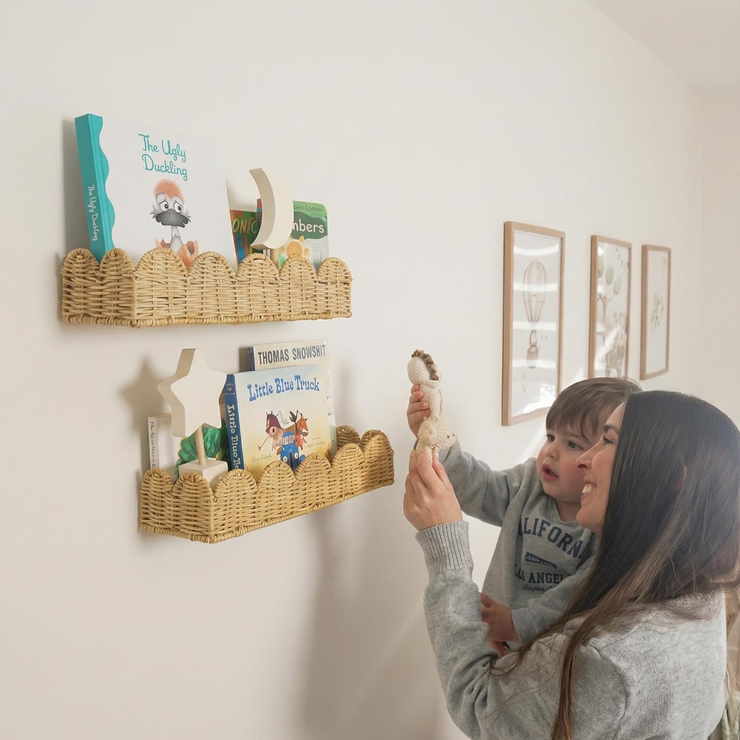 Rattan Nursery Book Shelf, Woven Scalloped wall Shelves, Wicker Hanging Storage Basket, Baby Room Bookshelf, Wall Mounted Natural Baskets Boho Home Decor, Set of 2